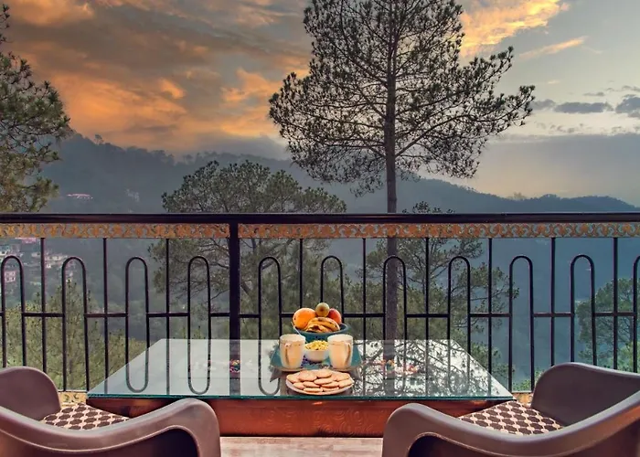 The Mystic Mountains Kasauli I Serviced Villa I Open Air Lawn & Roof Top I Bonfire I Nature Walk I Memorable I By Exotic Stays